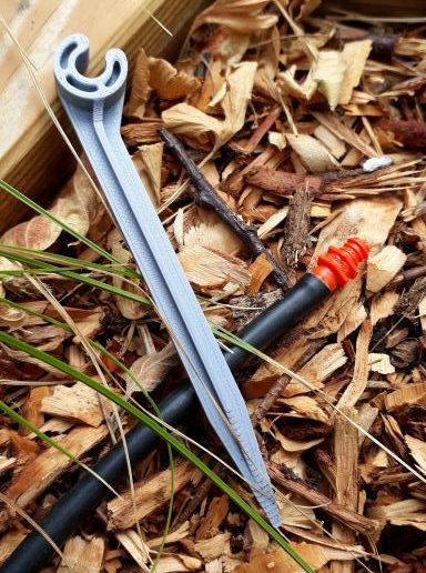 20220801_161546_Resized.jpg Gardena style - Simple bracket / support - Micro Drip 4.6mm