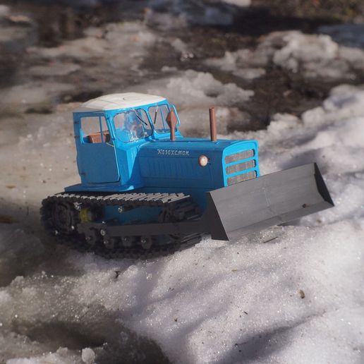 RC Soviet tractor DT-75 Kazakhstan (1\10 scale)