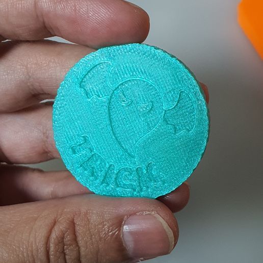 20251023_223642.jpg Conjunto de bases para copos com abóbora esculpida no Dia das Bruxas, estêncil de arte para café e moeda de flip Trick or Treat