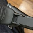 withoutPlug.jpg Cubierta del agujero del TriggerGuard AR-15