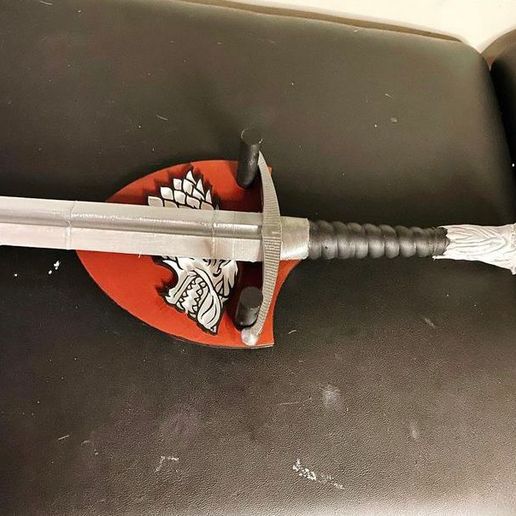 WhatsApp-Image-2023-10-30-at-03.18.03-1.jpeg longclaw game of thrones