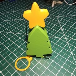 00b0358e2e88c9b5c2097221e89f15a5_preview_featured.JPG String "Climbing" Christmas Tree