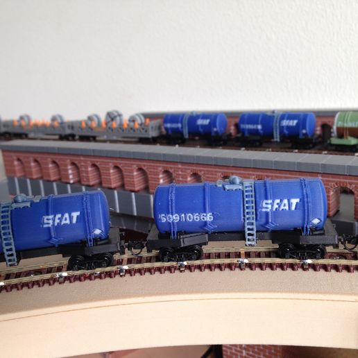 IMG_1618.jpg UNI Temp SFAT Gasoline Tank Car N Scale HO Scale & Kids HO Scale
