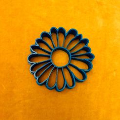 91438047_3259256504104265_837733521408655360_n.jpg STL file Daisy Flower Cookie Cutter・3D printing design to download, dwain