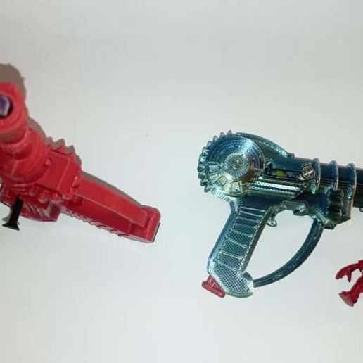 Imagen-de-WhatsApp-2025-10-12-a-las-13.47.06_e8925a50.jpg Ray GUN MK1 : FUNCTIONAL BB BLASTER with ZOMBIES!