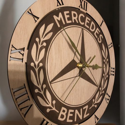 Reloj Mercedes cortado a láser