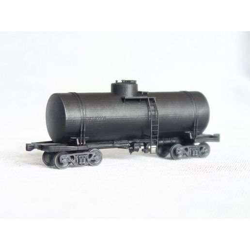 qDSC05695m.jpg SZHD 50-ton tankcar 1:160 (N)