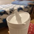Cubo de basura con tapa abatible