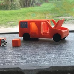 1626642984310.jpg Free 3D file Family with Pet SUV Car Concept・3D printable design to download