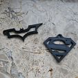 20250410_200222.jpg Porte-clés Batman et Superman