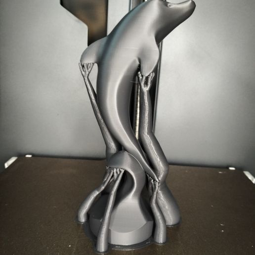 IMG20241112161159.jpg Estatua minimalista "Delfín sobre una ola