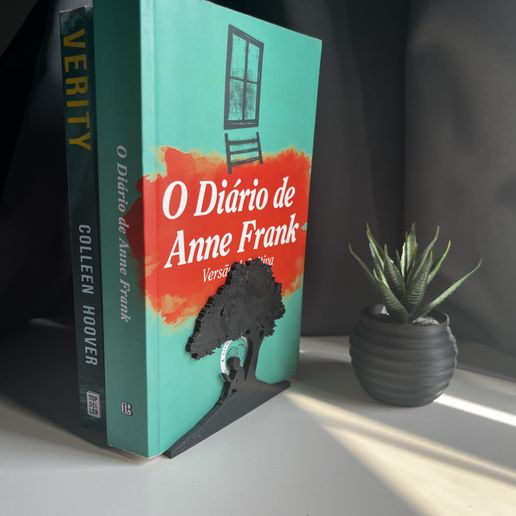 FullSizeRender-78.jpg BOOKEND BOY UNDER A TREE