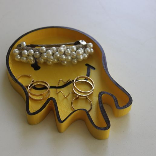 Melted Smiley Jewelry Dish 3D model