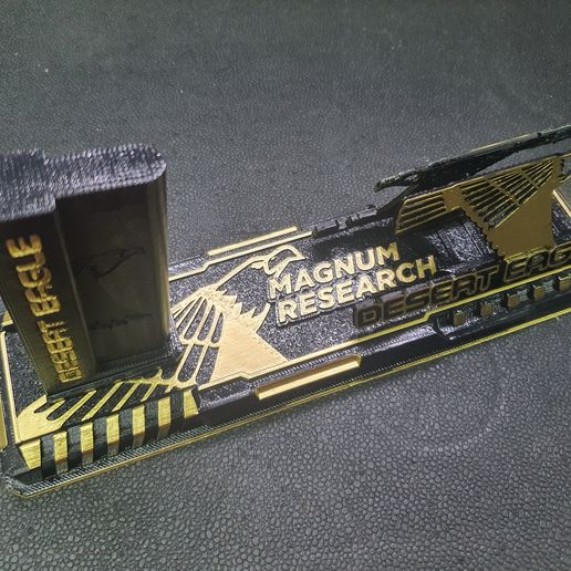 20250730_212938.jpg Desert Eagle 44 Kal. Display-Ständer