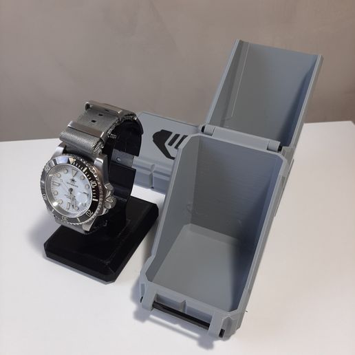 20241230_172752.jpg Watch Case (Pressure closure)