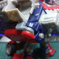 20230930_220044.jpg Transformers 2007 Leader Optimus Prime Blaster Hinge