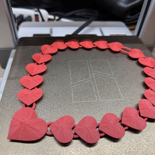 Valentine's Day Articulated Heart Necklace Print In Place 3D model