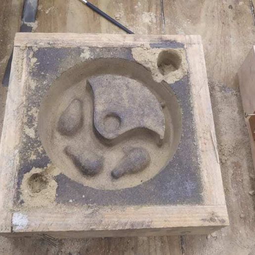 279634178_532922918232493_2063381906617507515_n-1.jpg 🚬 Triple Pipe Rest & Ash Tray – Castable Design for Pipe Smokers 🏺