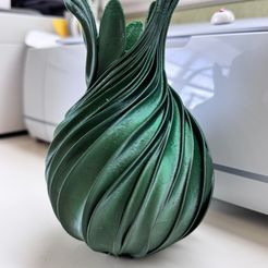 Jarrón Spiralus - Un icono moderno de movimiento y gracia