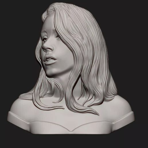 Biez-imkpkupieni.jpg Bajorrelieve de Lana Del Rey