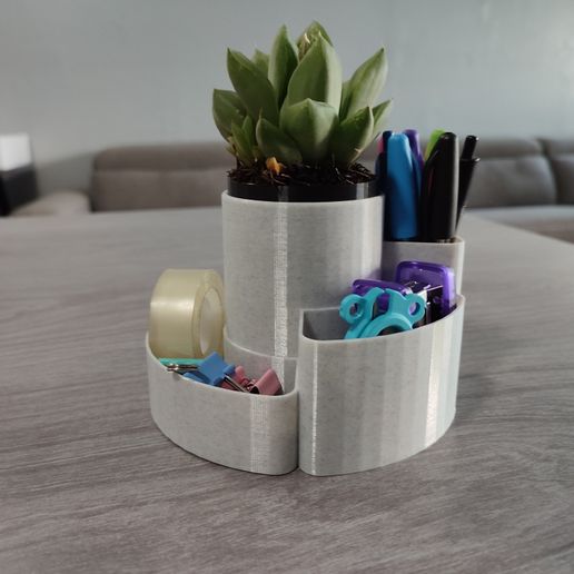 IMG_20231010_160711.jpg Modern Desk Organizer (No Support Nedded)