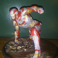 Ironman MK42 Superhero Landing Position с подсветкой