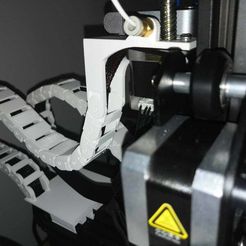 IMG_20201022_084357_2.jpg Free STL file Ender 3 v2 attachment for bed and Z chains, Z chain connection extended, +details of my cable chain system・3D printing template to download