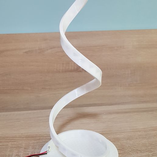 20210905_170809.jpg Moderna lámpara LED de sobremesa