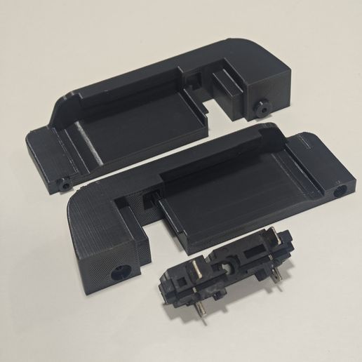 0-02-05-114db2748c9b4e8efeb8434f2b85afa90a3d424339624c92c7fc898bb893df3d_f0d27144e46c6448.jpg Adaptateur de batterie Sturm !