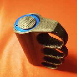 IMG_20230912_030521203.jpg Archivo STL gratis Flash Knuckles - Adaptador de linterna para cuchillo de trinchera・Objeto para impresora 3D para descargar
