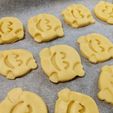 emoji_face_with_hearts_cookie_cutter_dough_many.jpg Emoji Smiling Face with Hearts Cookie Cutter