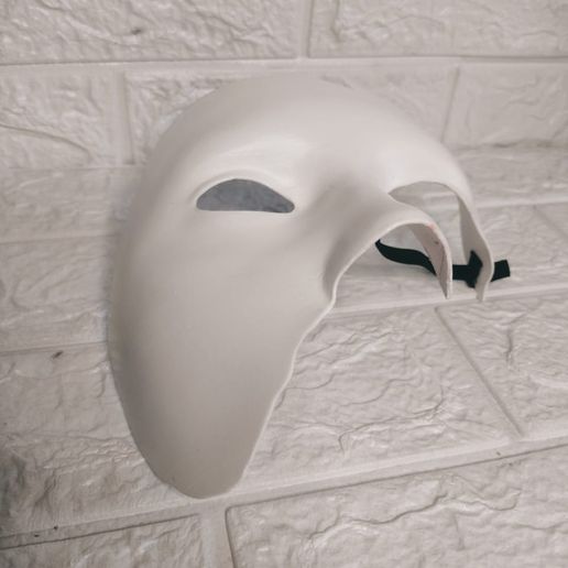 WhatsApp-Image-2022-11-04-at-1.05.46-AM.jpeg Phantom of the opera mask
