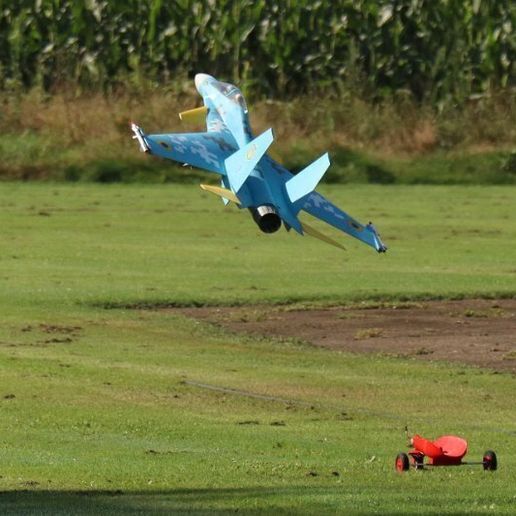 sukhoi40_2.jpg Large Sukhoi Su-40 RC jet fighter