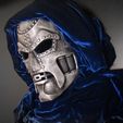 Mask_with_Robe_display_large.jpg Doctor Doom Mask