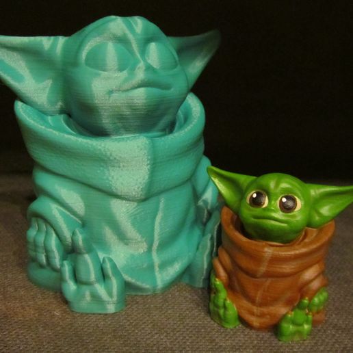 Baby Yoda Painted.JPG Fichier STL Bébé Yoda (Impression facile sans support)・Plan pour imprimante 3D à télécharger, Alsamen