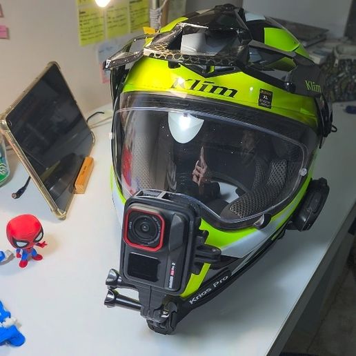 Insta360 Ace 2 Pro Vertical Case With QR and Charge Hole