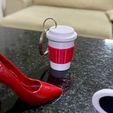 WhatsApp-Image-2026-04-09-at-22.04.54.jpeg Set "Il diavolo veste Prada 2": tazza da caffè e portachiavi con occhiali, multicolore