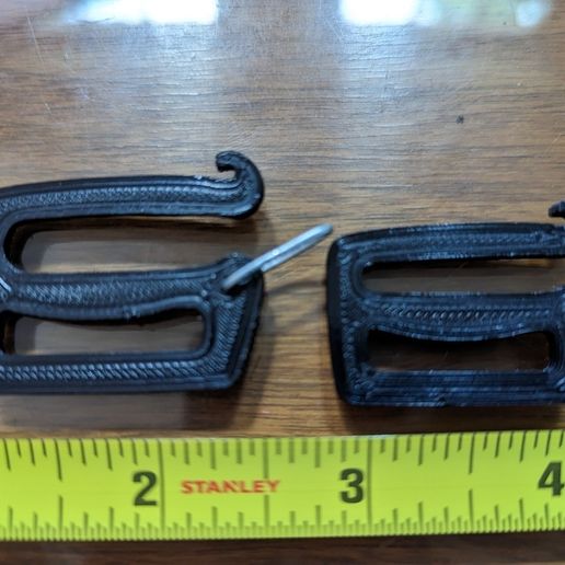 129930cd-bdaa-434f-8c7c-5cc991653230.jpg Gatekeeper backpack strap clip - gated G hook full size