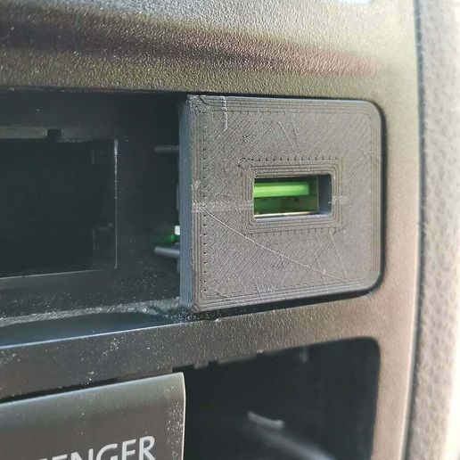 IMG_20190727_160225.jpg Enchufe ciego / enchufe ciego con cargador USB / enchufe ciego con salida de cable para VW Transporter T5 (y probablemente T6)