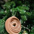 IMG_1846.jpg Boule de Noël : l'amour qui tourne