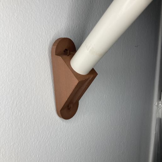 IMG_1538.jpeg Customizable Pipe Wall Mount (STL) - Dimensions ajustables directement dans votre navigateur