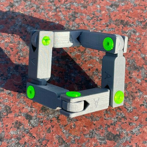 fc53dda1-82ac-4517-b7f7-b93b1f57800a.jpg Orthogonally Constrained 3D Schatz Linkage Bar, Evertible Cube