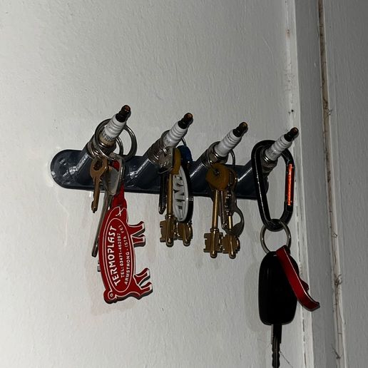 4e6444e7-99c8-40f3-ba37-9480cbd73a16.jpg Spark Plugs Key Holder Tuning! Key Holder with old / bad Spark Plugs !