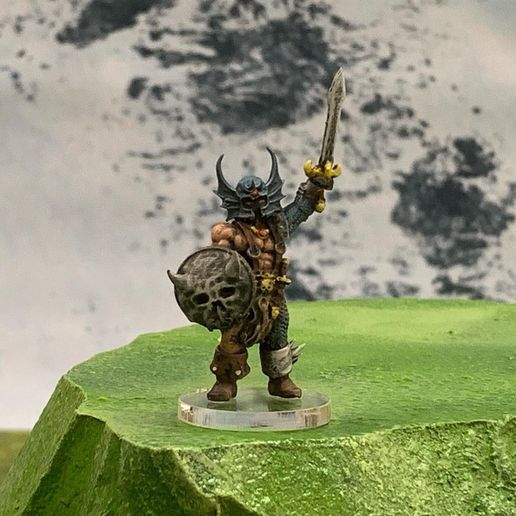 large_display_68882538_2480130355539628_6948506165730869248_n.jpg Warduke (32mm scale)