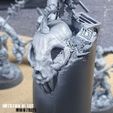 Rotmire-base.jpg Archivo STL gratuito GRATIS* Zócalo expositor cilíndrico con calavera monstruosa y spacerocks alienígenas.・Idea de impresión 3D para descargar