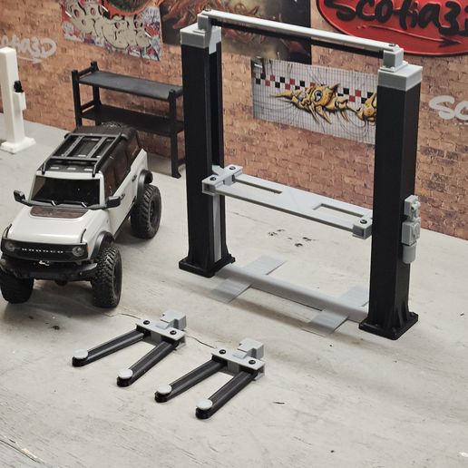 1000025355.jpg 1/24 SCALE HOIST V2