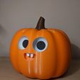 PXL_20221012_181935538.jpg Pumphrey Humpkin - The Goofy Pumpkin