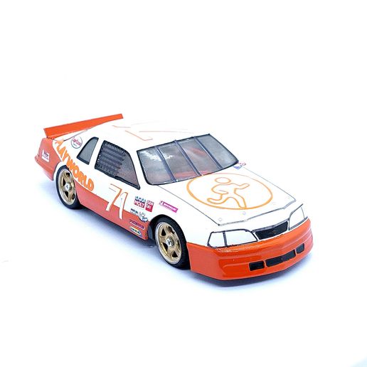 346035878_1368333420402182_5772321987395843131_n.jpg 87 Thunderbird Nascar Karosserie mit Dummy-Fahrgestell (Xmod und MiniZ)