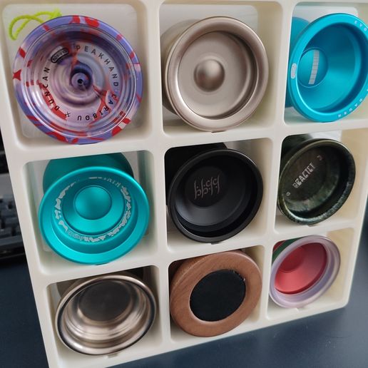 Box_filled.jpg 3x3 yoyo display