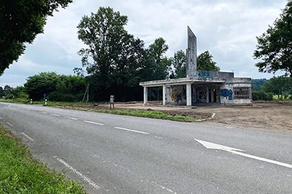 27b10b27-7245-4827-8580-a250280cedf2.jpg Estación de servicio / estación de servicio francesa vintage OZO (Le Coteau 42120, FRANCIA); Nationale 7